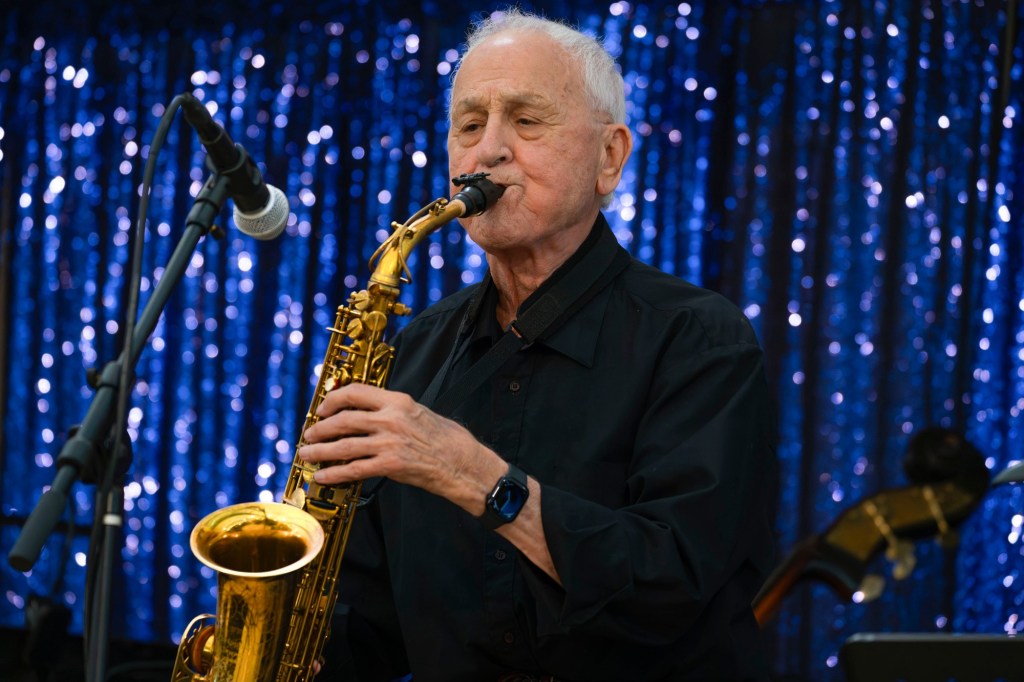 The next Chapter: At 96, this San Diego bandleader still makes the room swing – San Diego Union-Tribune