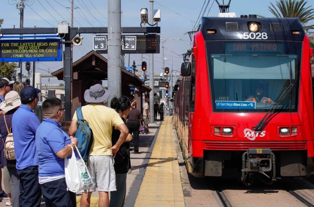 Man fatally struck by trolley in Old Town – San Diego Union-Tribune