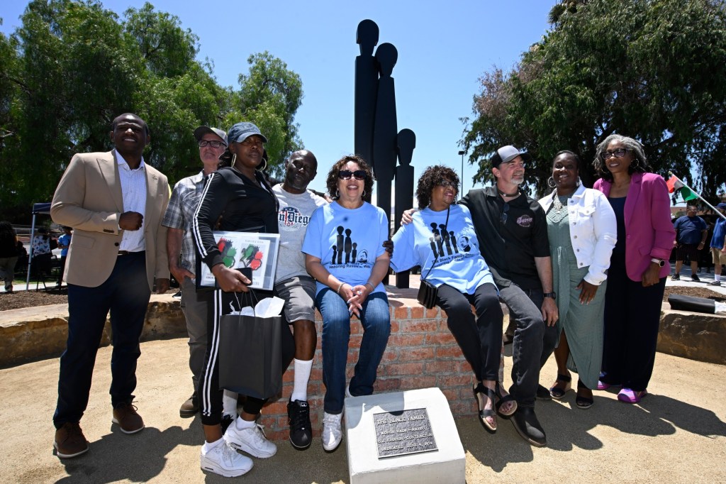 Steel and memory: San Diego’s ‘Black Family’ statue rises again in Mountain View – San Diego Union-Tribune