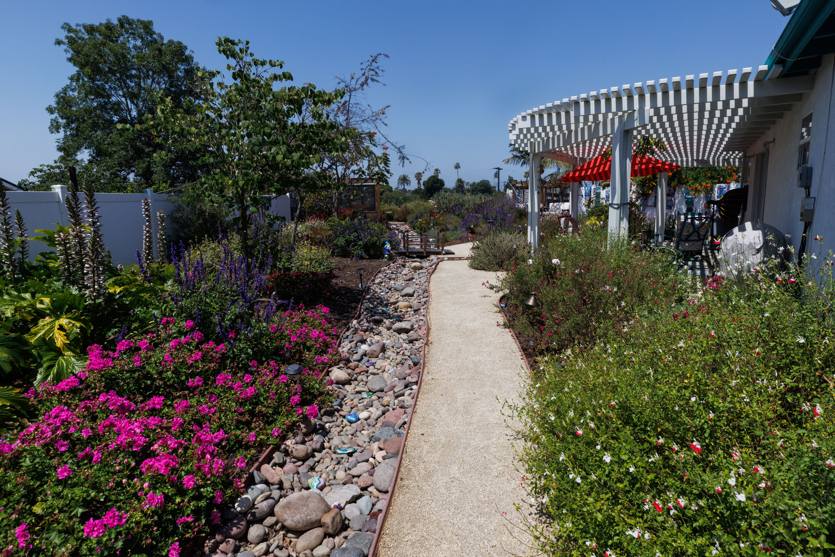 The side yard. (Kristian Carreon / The San Diego Union-Tribune)