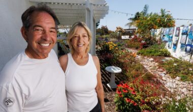 With bold blooms and outdoor art, Clairemont yard is awash in color – San Diego Union-Tribune