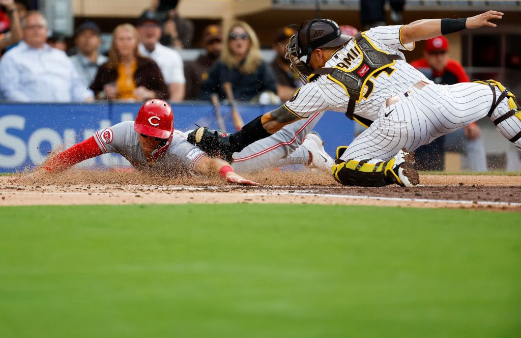 Padres hit, bunt way to victory over Reds in series opener