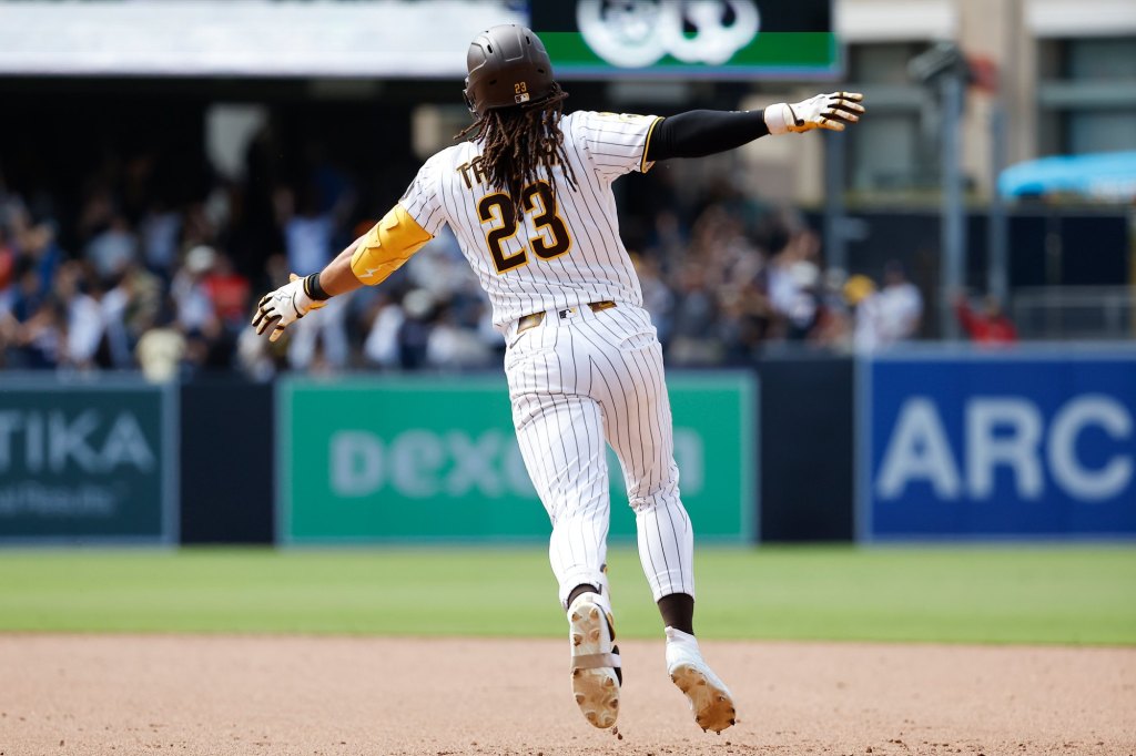 Fernando Tatis Jr.'s walk-off homer gives Padres series win over Reds