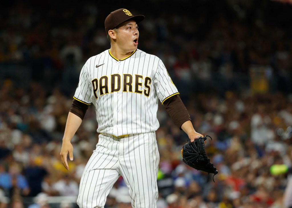 Padres walk off with extra-inning win after wild one against Braves