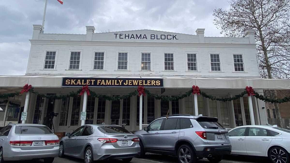 Women-owned business K&S Jewelers opens in Old Sacramento