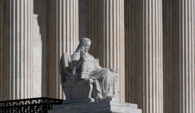 Supreme Court sides with Trump on regulation of telecom companies