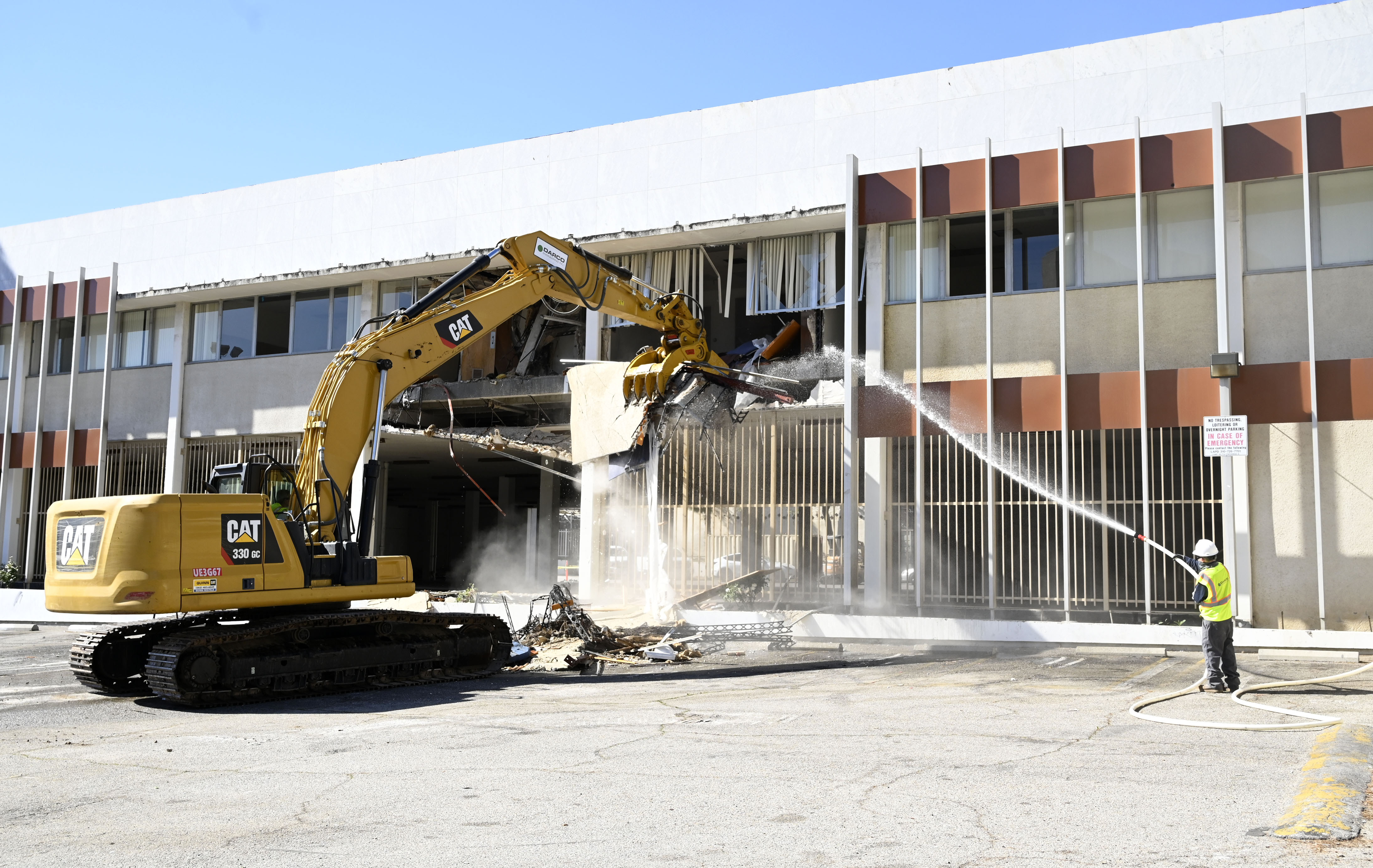 The start of demolition on San Pedroâs long-vacant courthouse in...