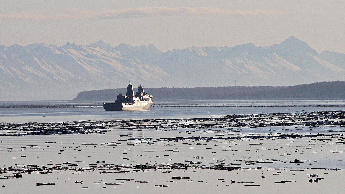 USS Anchorage makes its way up Alaska's Cook Inlet