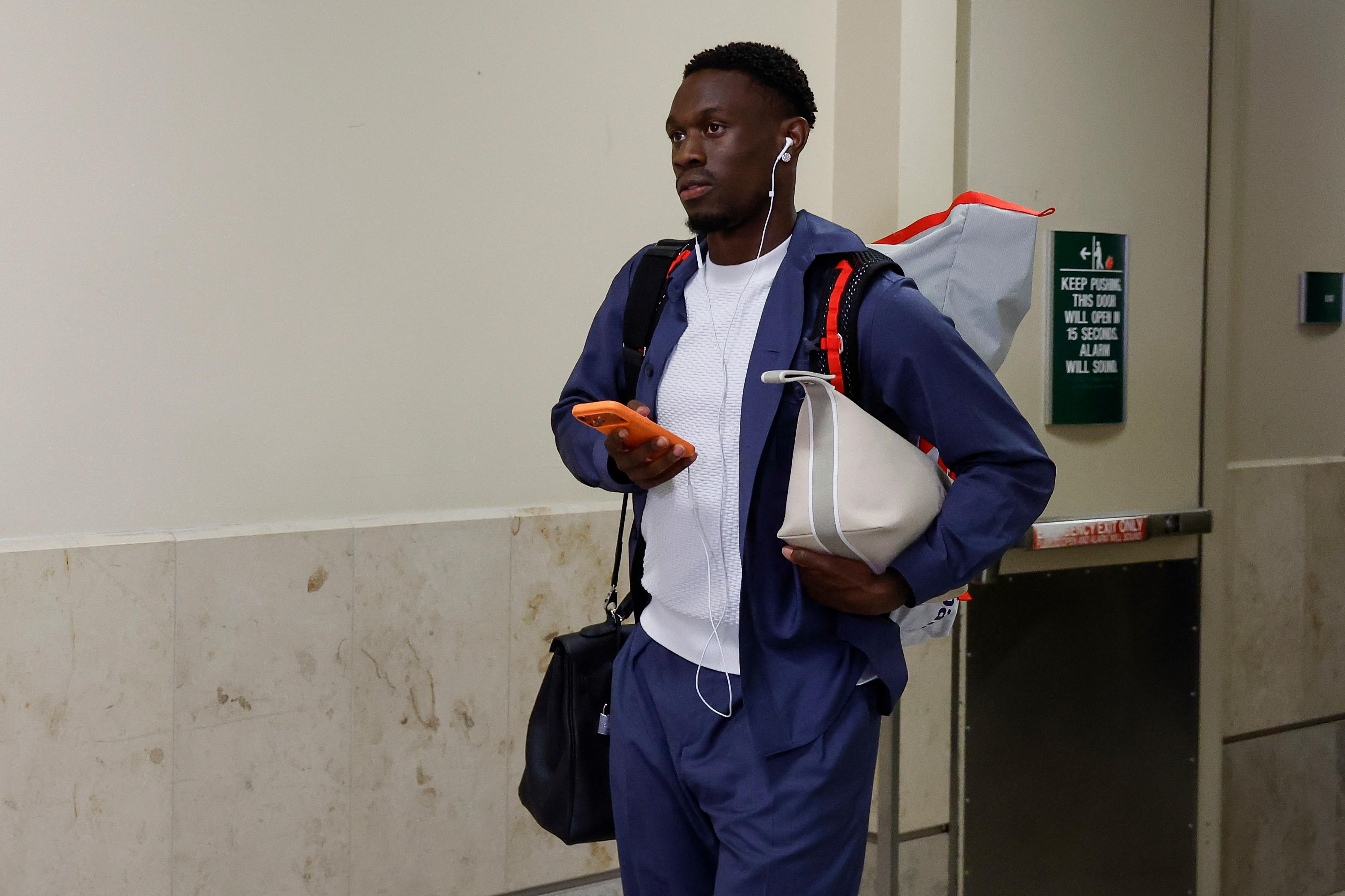 Folarin Balogun arrives with his teammates for the World Cup.