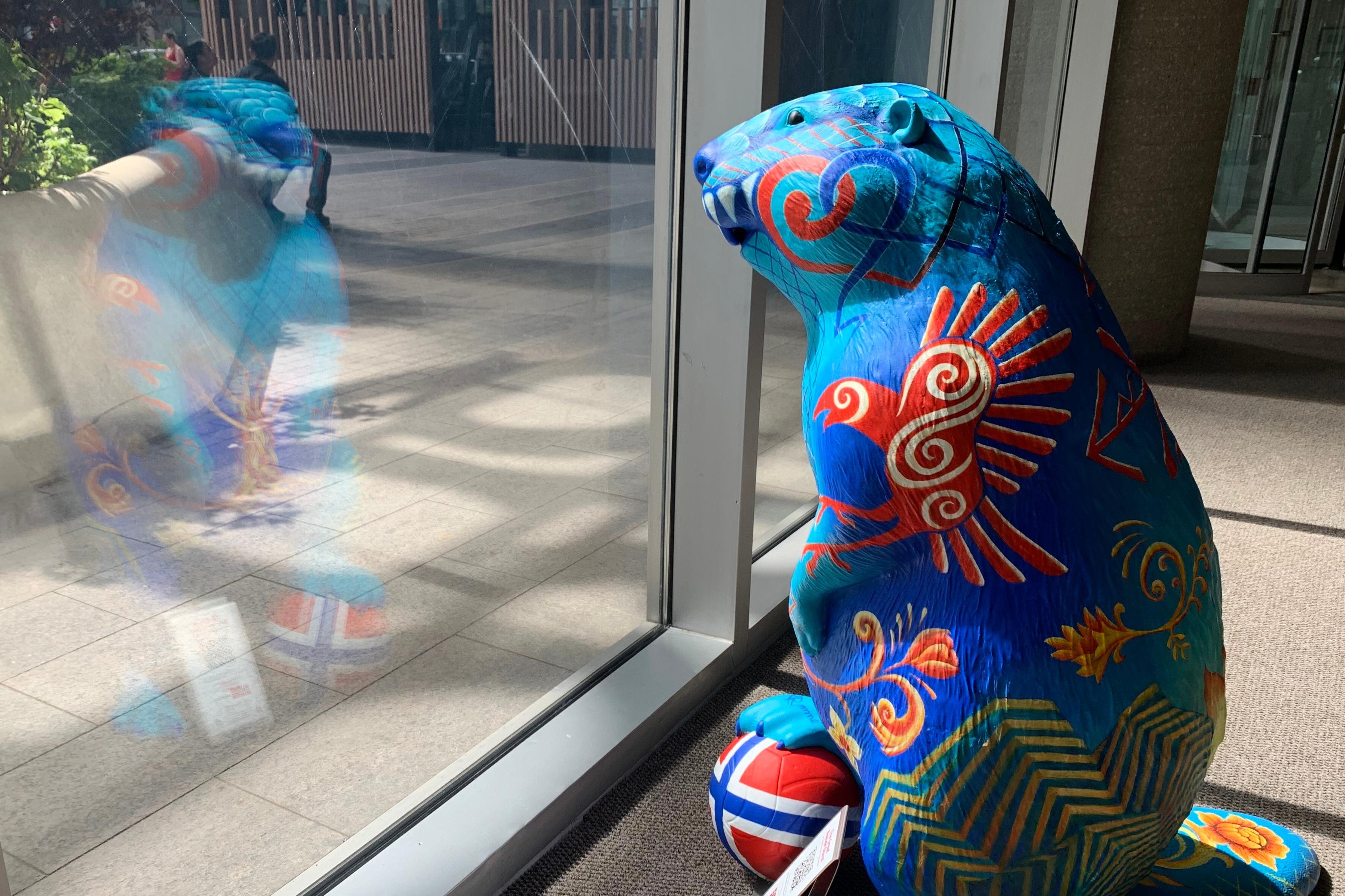 A beaver sculpture representing Norway that is part of The Great Beaver Quest.