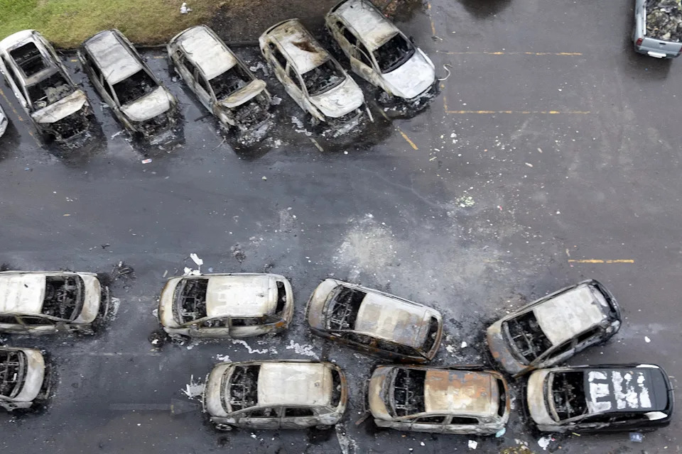 Charred vehicles seen from an overhead, aerial perspective. (Fabio Teixeira / Anadolu via Getty Images)