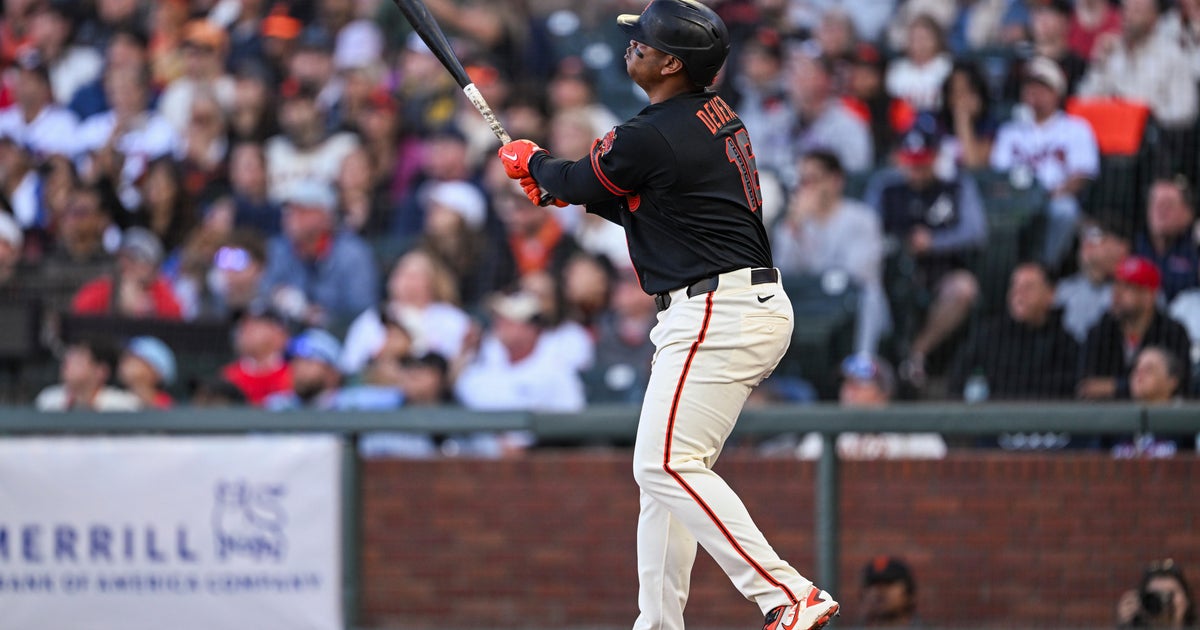 Devers homers twice, drives in 4 as Giants blank Braves 5-0 behind Webb