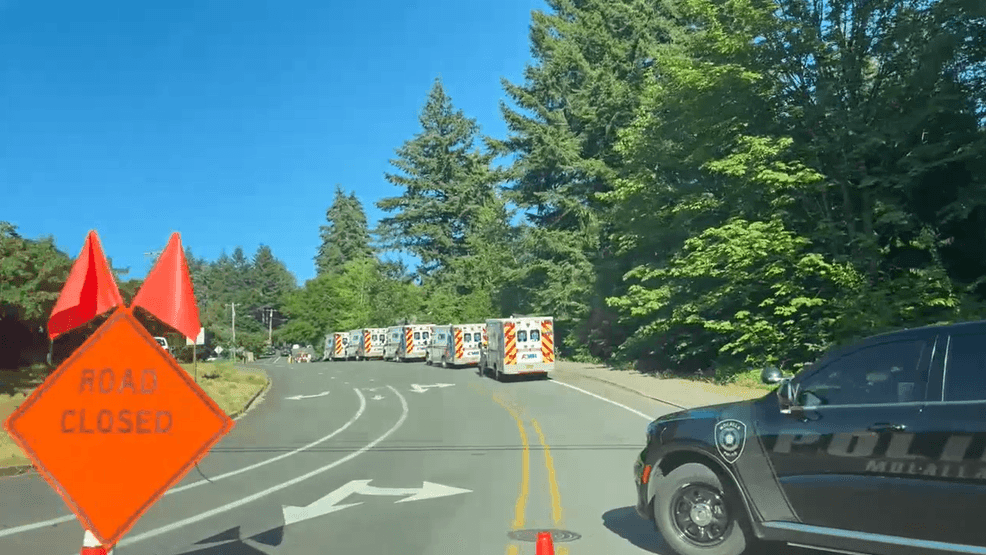 Ambulances lining the street in Sandy, Ore., May 31, 2026/Jennifer Singh, KATU News
