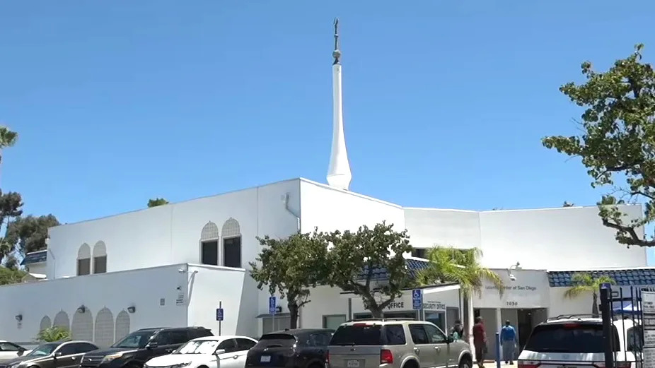 An alert security guard at a Southern California mosque is being credited with potentially preventing a tragedy after police made a stop on a suspicious car. ABC NEWS