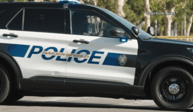 Man holds hostages inside Bakersfield bank after calling in bomb threat – NBC 6 South Florida