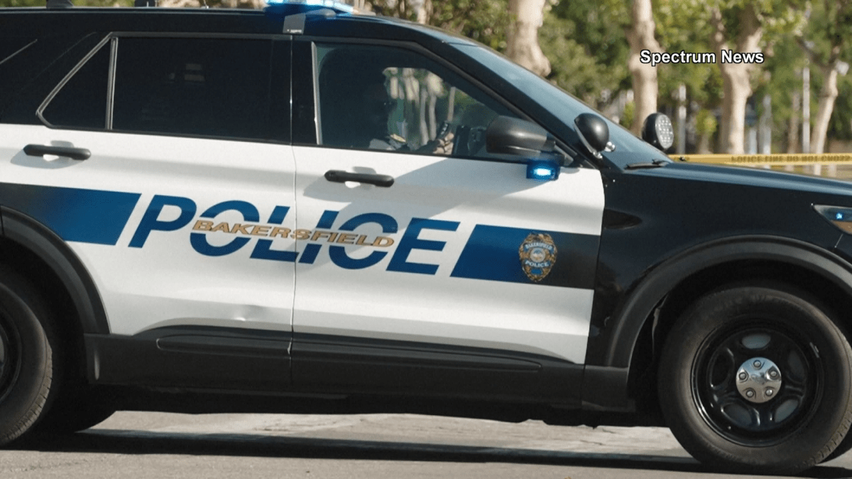 Man holds hostages inside Bakersfield bank after calling in bomb threat – NBC 6 South Florida