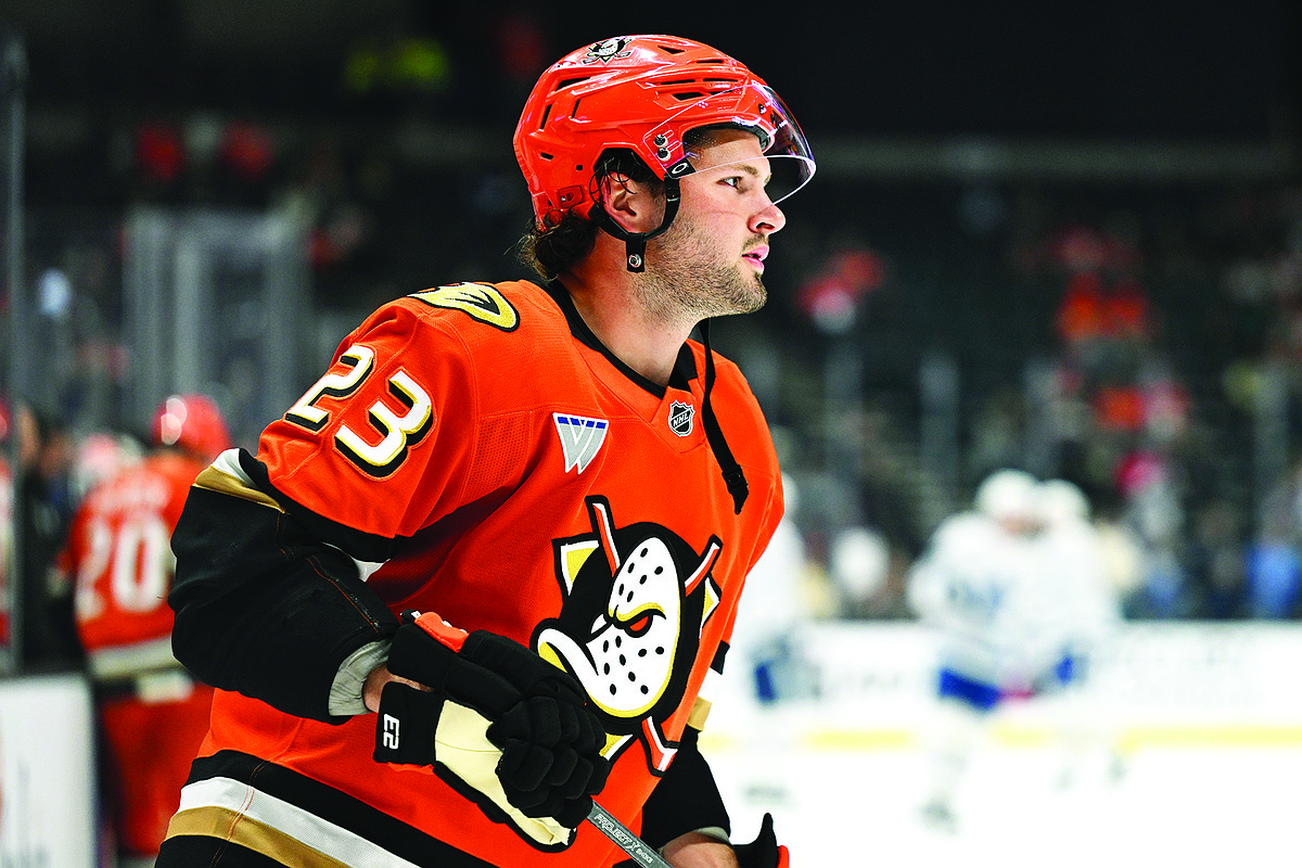 Blues acquire McTavish for draft picks