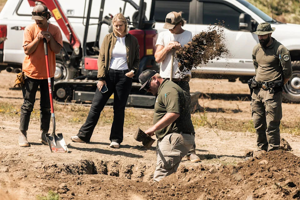 Investigators search for animal remains while executing a second search warrant at Miranda's Rescue. (Stephen Lam / San Francisco Chronicle via Getty Images)