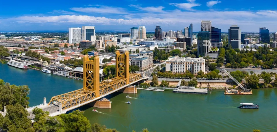 The heat alert covers the Sacramento Valley, Shasta County, and surrounding foothill regions. Aerial Film Studio – stock.adobe.com