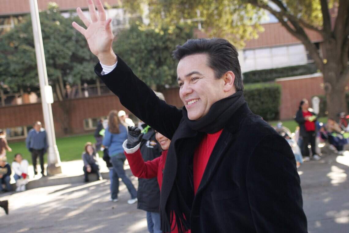 Despite positive cancer prognosis, Fresno TV news anchor retiring from KMPH
