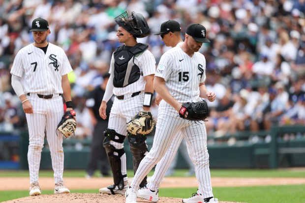 White Sox manager Will Venable (1) takes out White Sox pitcher Sean Newcomb (15) during the fourth inning against the Dodgers at Rate Field June 14, 2026 in Chicago. (Armando L. Sanchez/Chicago Tribune)