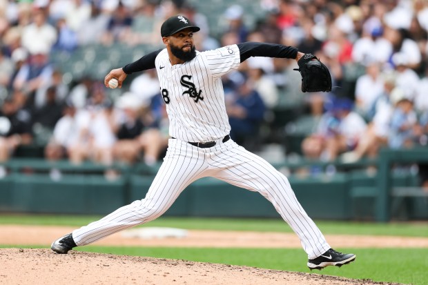 White Sox pitcher Seranthony Domínguez (58) pitches during the ninth inning against the Dodgers at Rate Field June 14, 2026 in Chicago. (Armando L. Sanchez/Chicago Tribune)