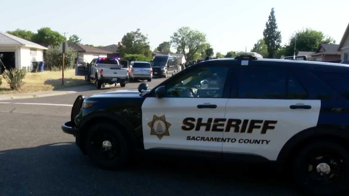 Wanted parolee arrested after south Sacramento standoff