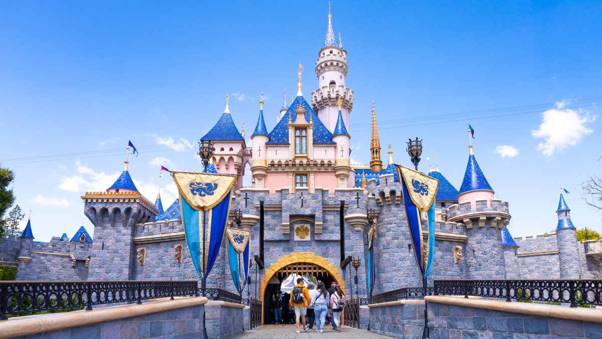 Here’s how to go to Disneyland for just $59. But there’s a catch – NBC Los Angeles