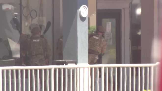 Police surround store in Cocoa Beach police surround store in cocoa beach
