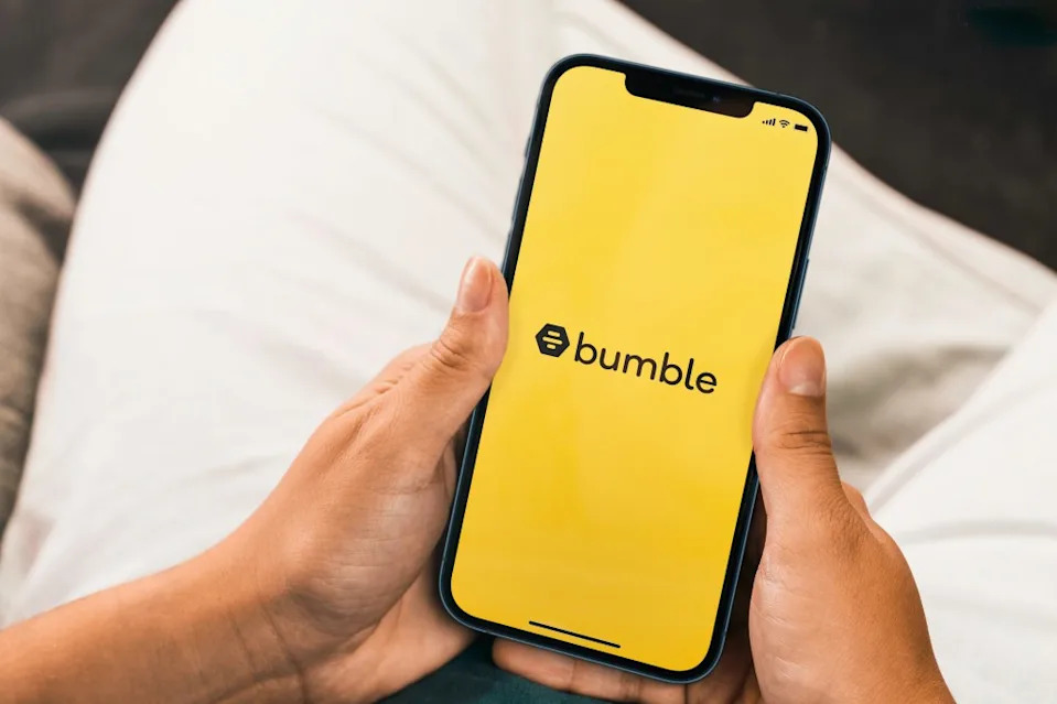 Other social media apps such as Instagram and Snapchat, Facebook Dating, Plenty of Fish and Bumble. Diego – stock.adobe.com