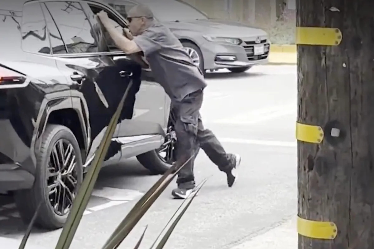 Angry man seen dangling off the side of car in San Francisco road rage incident: ‘He’s running him over’