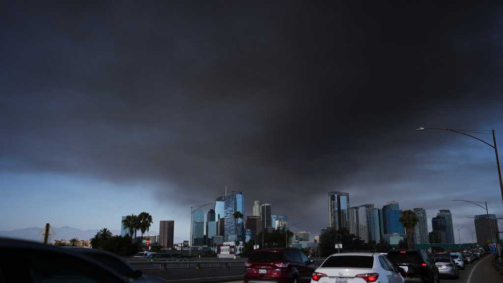 Fire at LA warehouse prompts shelter-in-place orders