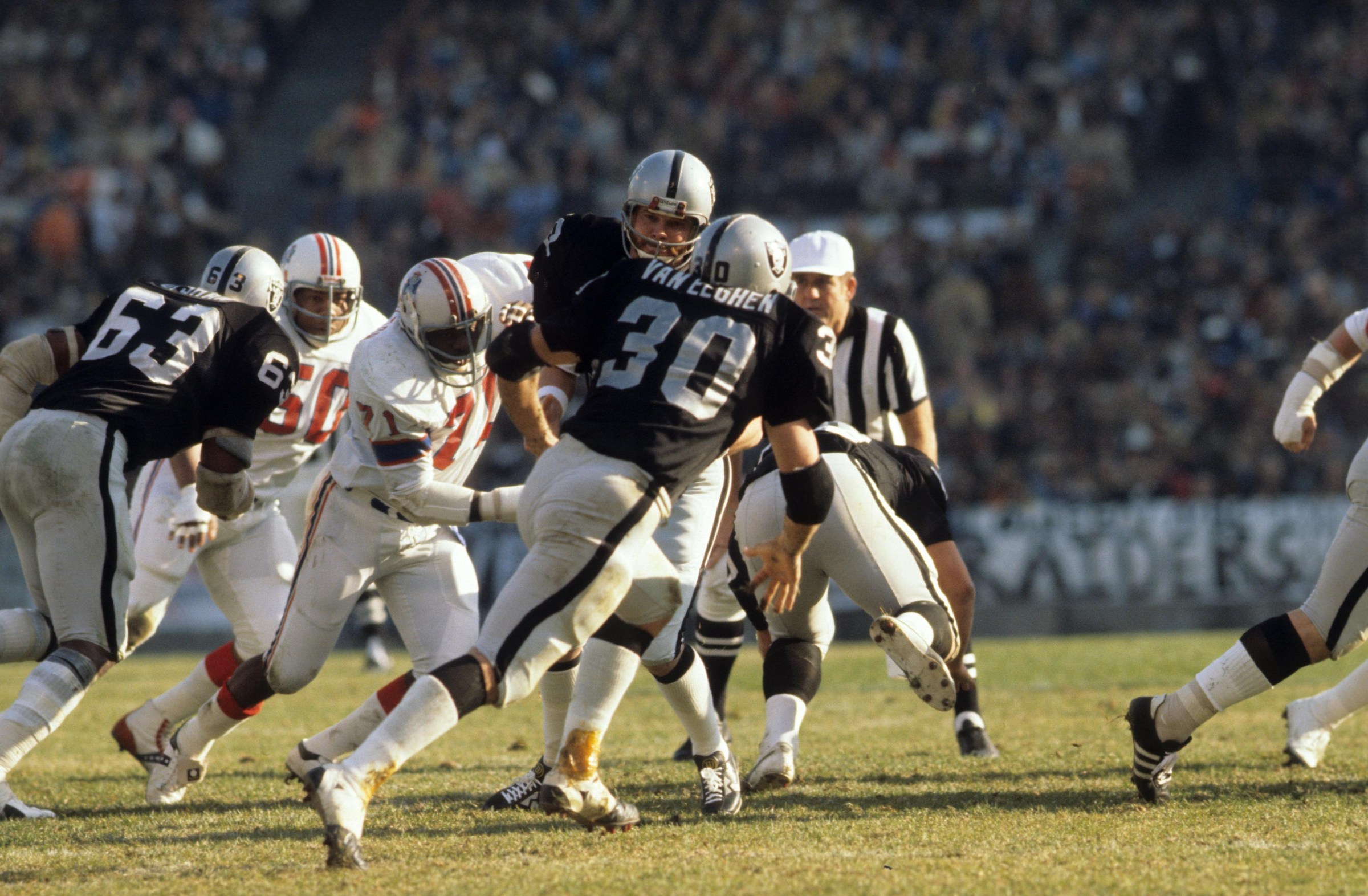 Football: Oakland Raiders QB Ken Stabler (12) in action, handoff to Mark van Eeghan (30) vs New England Patriots at Oakland-Alameda County Coliseum. Oakland, CA 12 / 18 / 1976 CREDIT: Peter Read Miller (Photo by Peter Read Miller / Sports Illustrated / Getty Images) (Set Number: X21061 TK1 R8 F16 )
