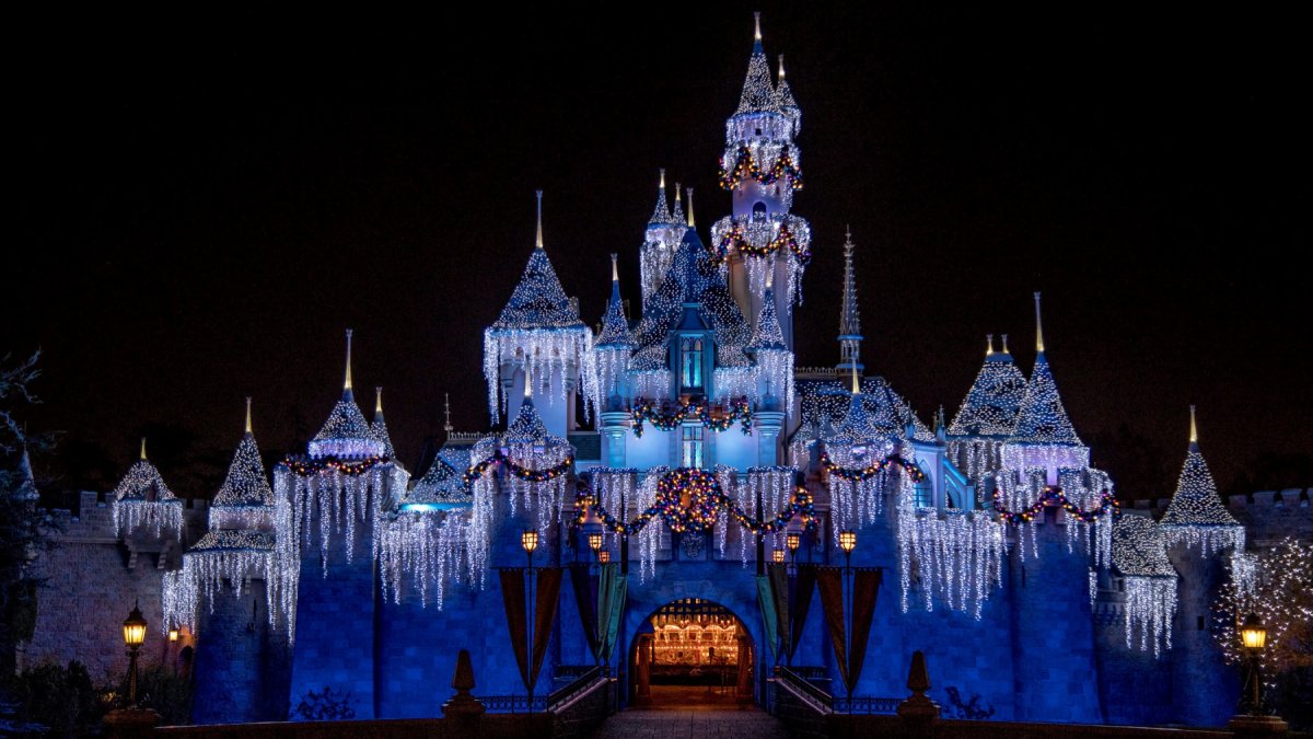 Halfway to the Holidays: Disneyland Resort looks ahead to festive decorations – NBC Los Angeles