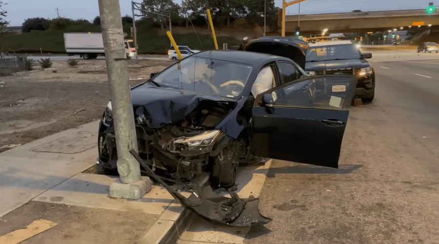 Car crash into pole