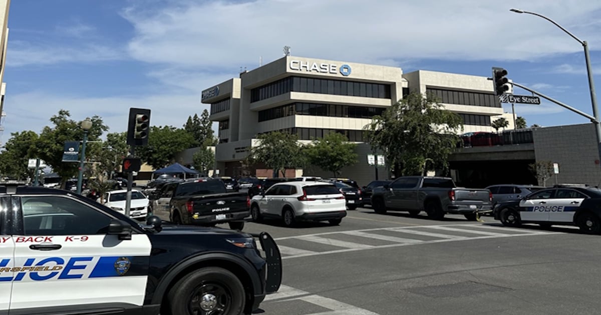 Hostages released, suspect dead after standoff in Bakersfield office building – WPXI