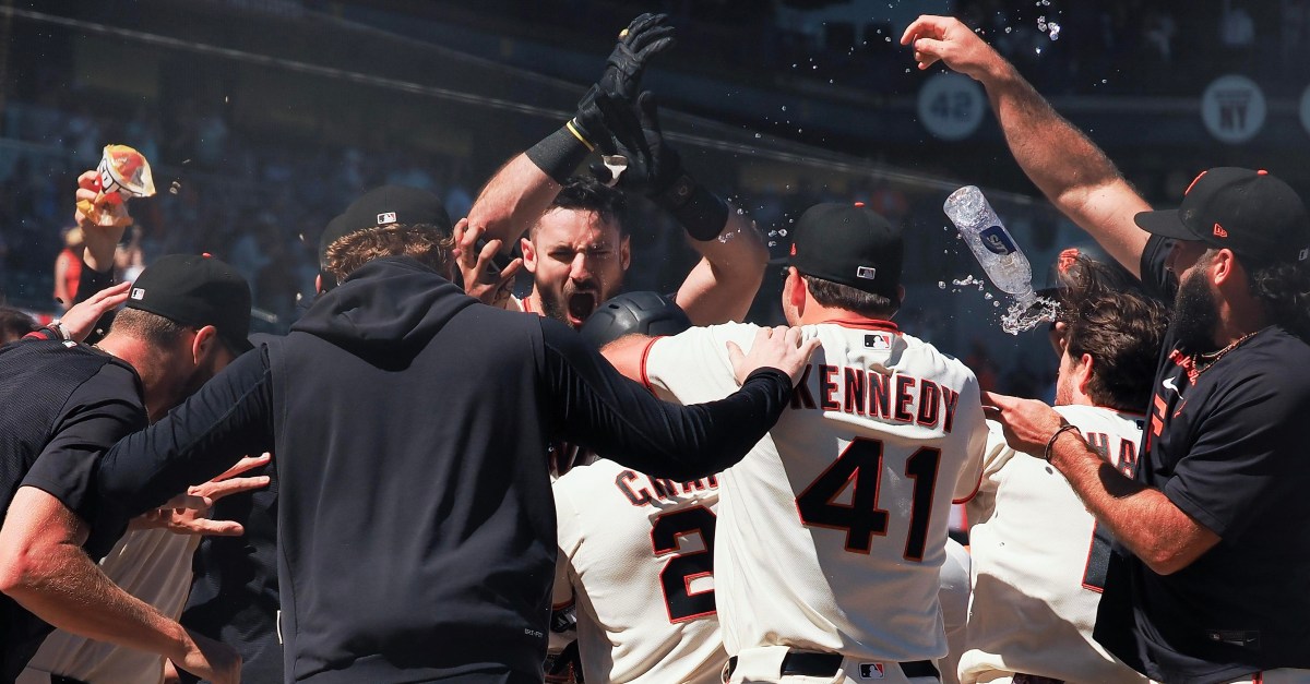 MLB scores: Walk-off grand slam more than enough for Giants