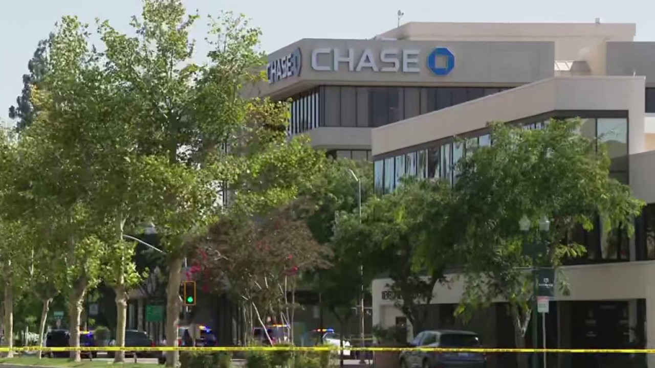 PREVIOUS COVERAGE: Hostage situation at Chase Bank in Bakersfield