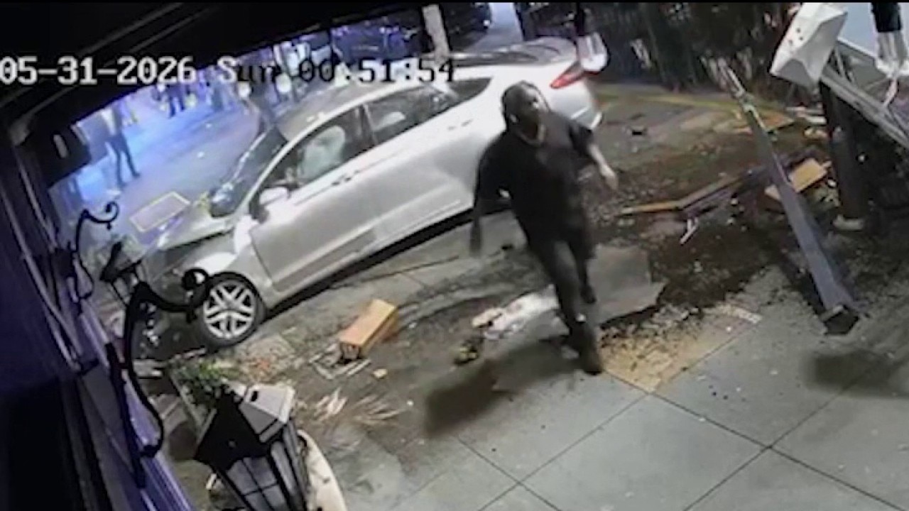 Driver flees on foot after crashing into Castro district restaurants