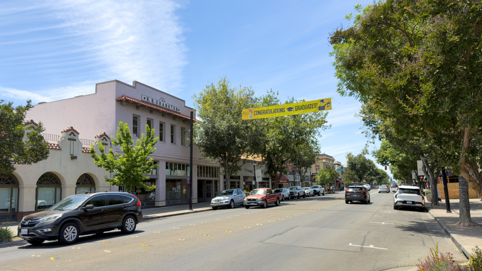 Just Outside Sacramento Is California's Underrated City With A Charming Downtown, Boutique Shops, And Tasty Eats