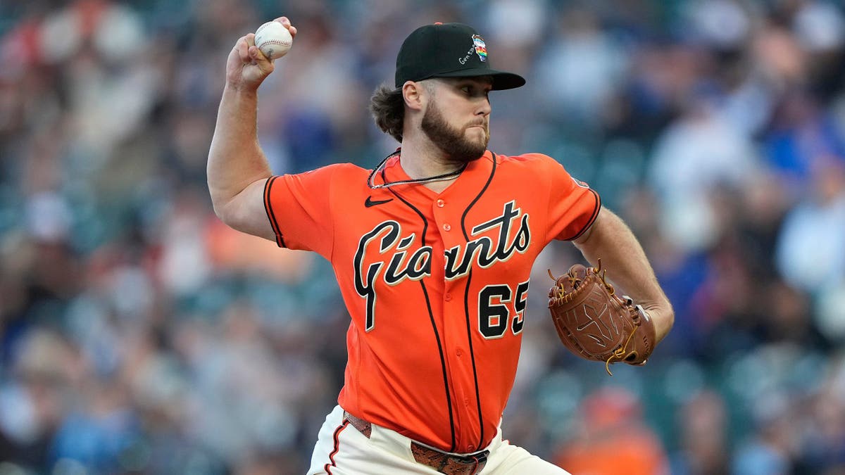Landen Roupp pitching for the San Francisco Giants at Oracle Park.