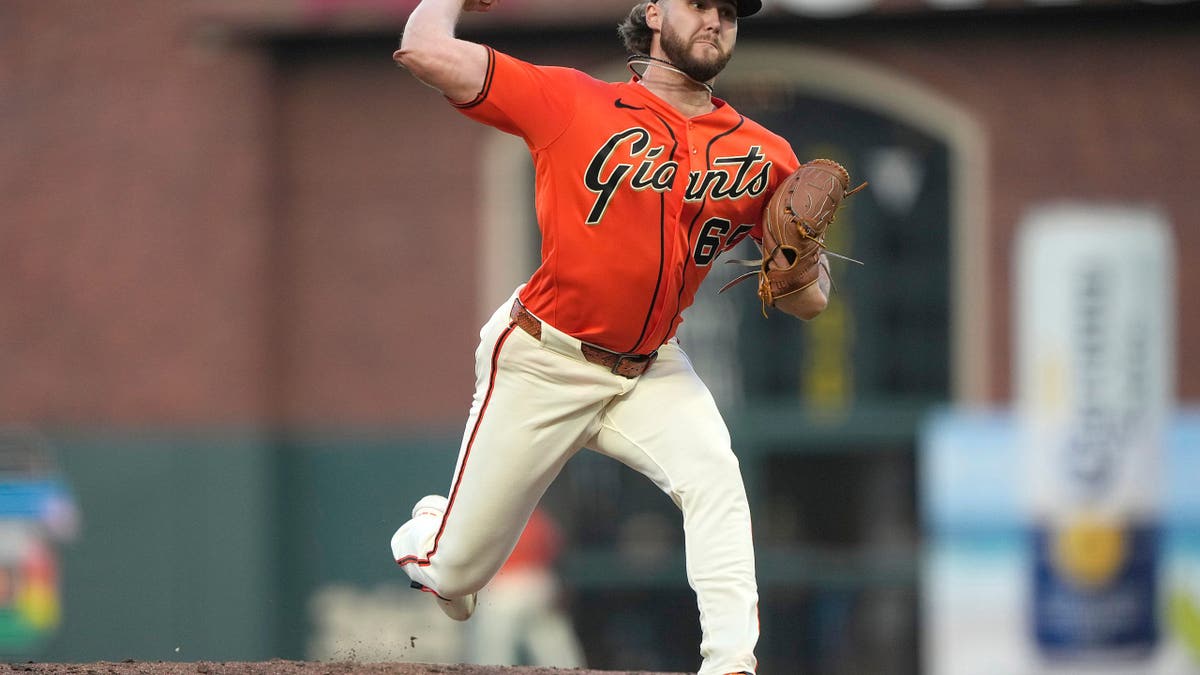 Landen Roupp pitching for the San Francisco Giants at Oracle Park.