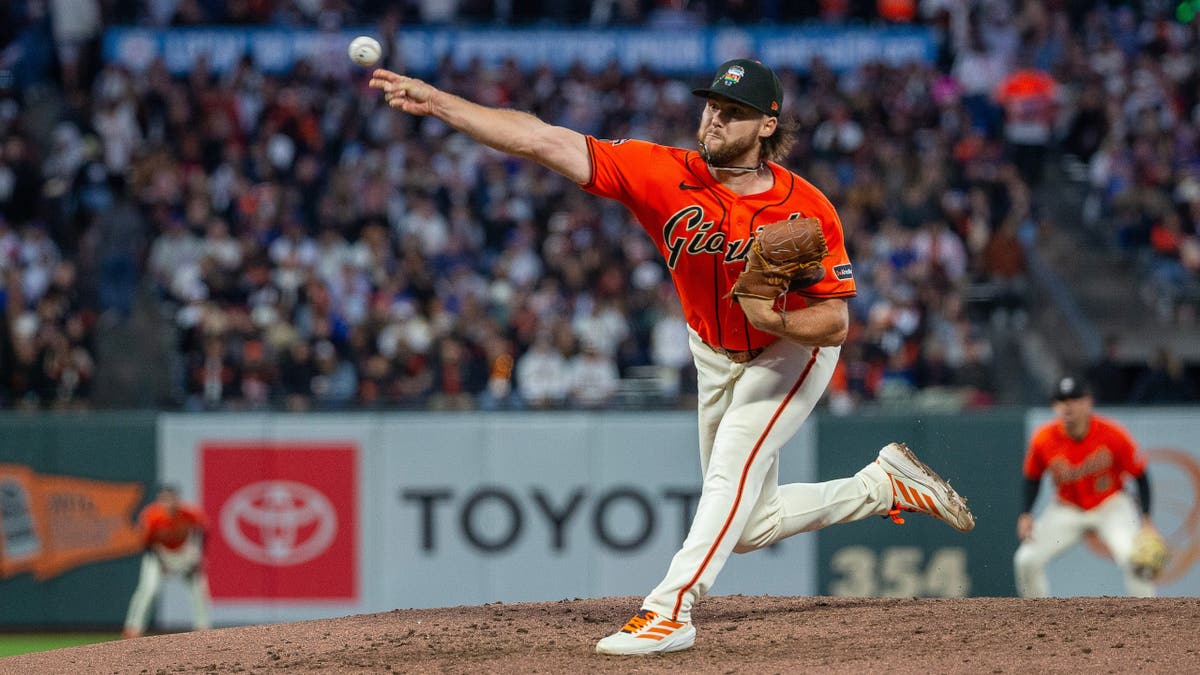 San Francisco Giants pitcher Landen Roupp throwing a pitch at Oracle Park.