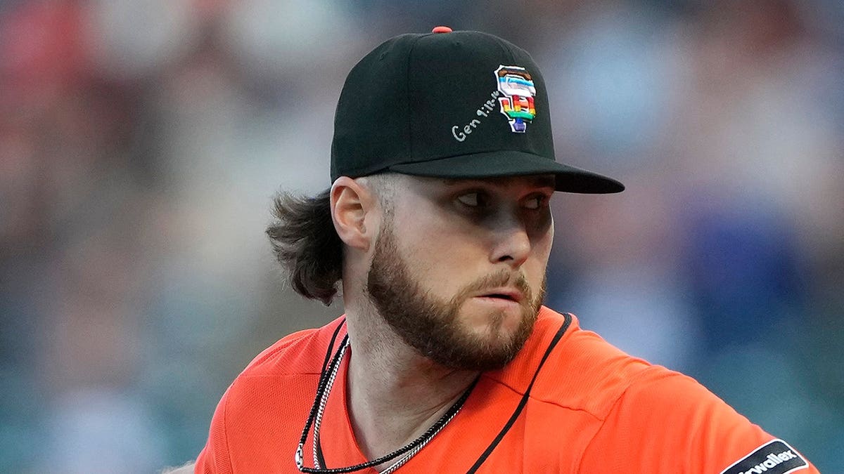 Landen Roupp pitching for the San Francisco Giants at Oracle Park.