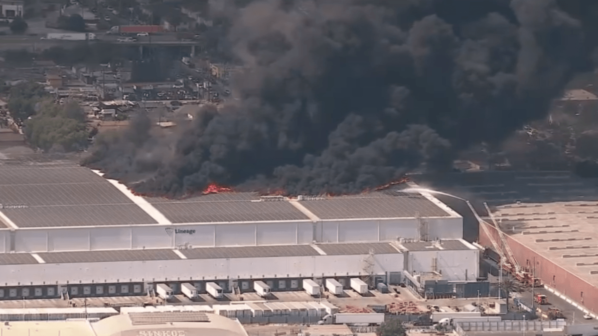 Boyle Heights fire sends thick smoke over LA – NBC 7 San Diego