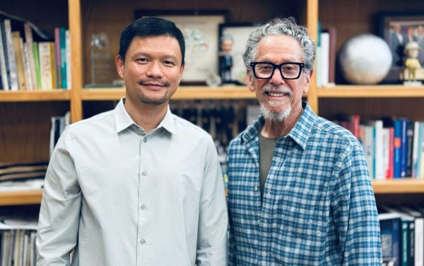 Salk Institute scientists Gaoyang Liang and Ronald Evans led a pancreatic tumor study that developed new therapeutic strategies. (Salk Institute)