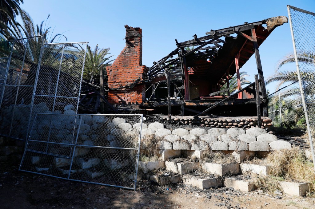 New plan to demolish La Jolla’s burned Red Rest cottage and reroof Red Roost draws objections – San Diego Union-Tribune