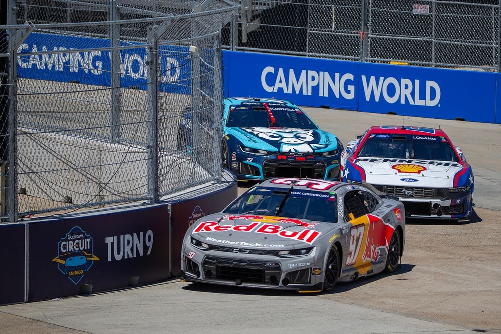 Shane van Gisbergen, Trackhouse Racing, Joey Logano, Team Penske, Michael McDowell, Spire Motorsports