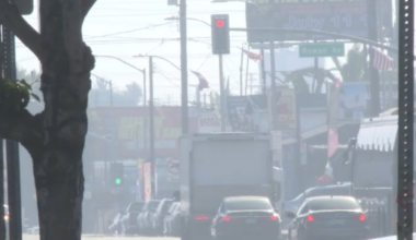 Businesses say smoke from Boyle Heights warehouse fire is keeping customers away – NBC Los Angeles