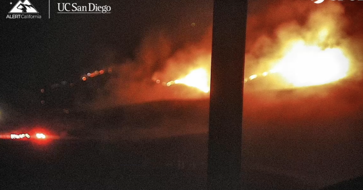 Brushfire burns in Jamul area of southwest San Diego County